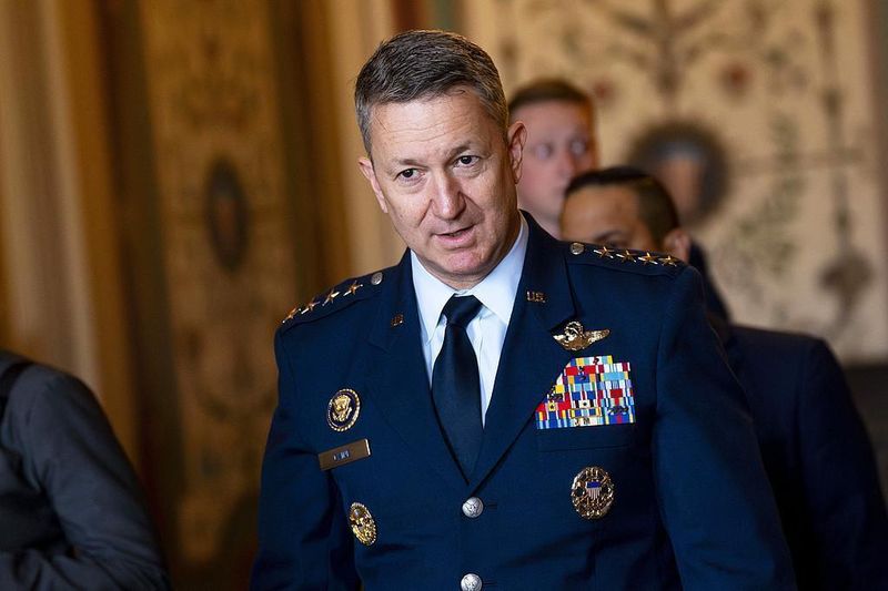 德黑兰凌晨再遭袭 美行动规模持续扩大 伊称做好长期战争准备 新闻