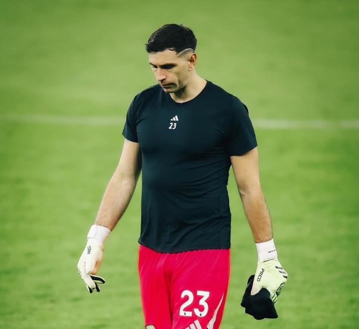 大马丁晒图鼓励球队:输球不算被打败,放弃才是真正的失败 新闻