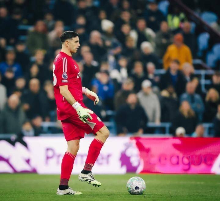 大马丁晒图鼓励球队:输球不算被打败,放弃才是真正的失败 新闻