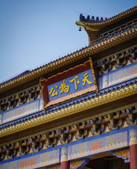 报告暖意融融，就业教育养老齐关切；周末好去处增多，日子越过越有滋味。