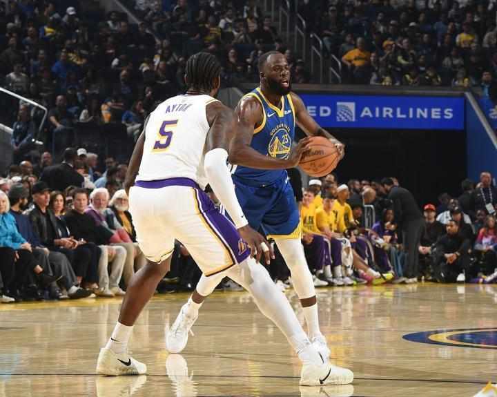 熟悉场景再次出现;格林出场效率低迷,勇士防线隐患凸显 体育新闻