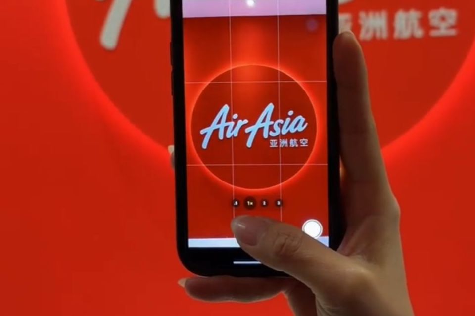  香港机场登机风波，亚航地勤不当言行引发争议；涉事员工已被解雇。 新闻 香港机场登机风波，亚航地勤不当言行引发争议；涉事员工已被解雇。 新闻 香港机场登机风波，亚航地勤不当言行引发争议；涉事员工已被解雇。 新闻