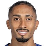  巴萨锋线火力全开；拉菲尼亚点球双响创纪录，半场领先塞维利亚。 体育新闻