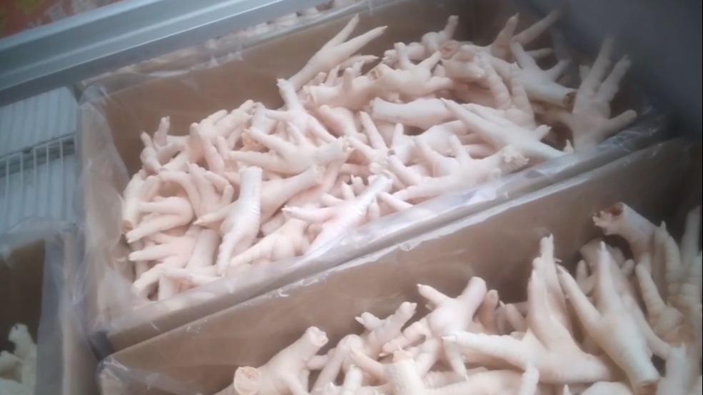  鸡爪卖相异常白亮，背后违规漂白手段曝光；专家详解鉴别技巧与健康防护。 健康养生 鸡爪卖相异常白亮，背后违规漂白手段曝光；专家详解鉴别技巧与健康防护。 健康养生