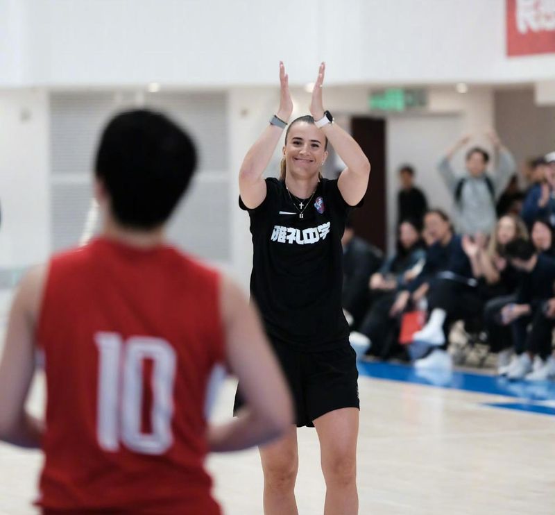  「技术解码」WNBA冠军萨布丽娜亲授：如何把“绝杀”变成肌肉记忆 体育新闻