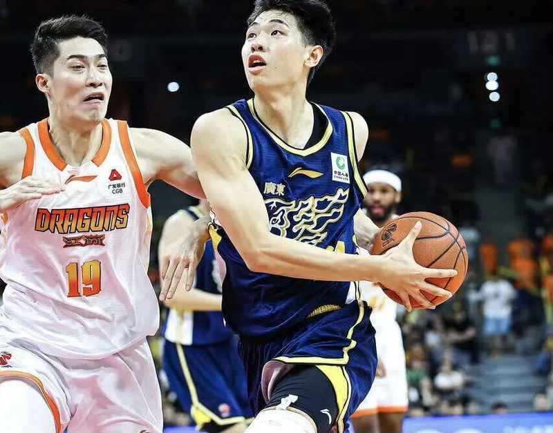  【技术解码】徐杰首发激活广东进攻体系：杜锋战术迭代的深层逻辑 体育新闻