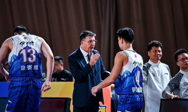  新疆男篮陨落深度复盘：数据揭示外援引进策略的系统性失败 体育新闻