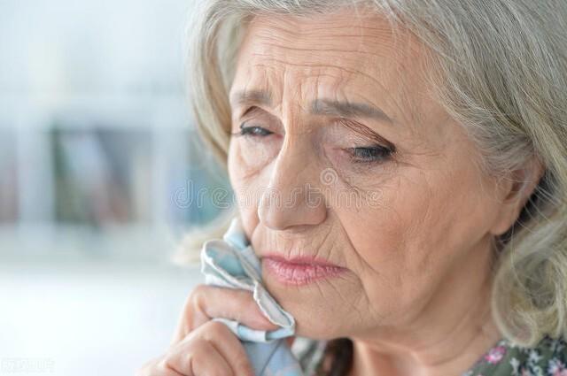  【心酸倾诉】一场"客气"引发的家庭暗涌：那位被请来又被"请走"的母亲 情感心理