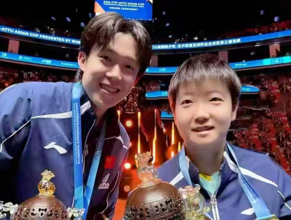  看哭了！被逼到墙角的中国队独苗，用一个动作告诉所有人什么叫热爱 体育新闻