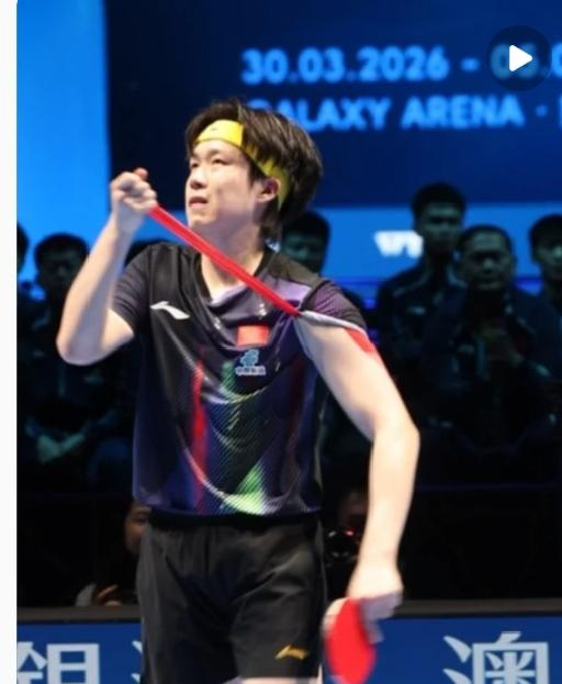  看哭了！被逼到墙角的中国队独苗，用一个动作告诉所有人什么叫热爱 体育新闻